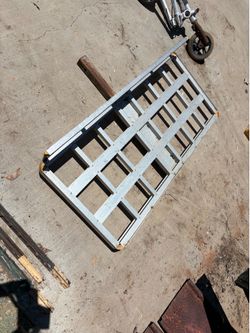 Trailer hitch lounge rack