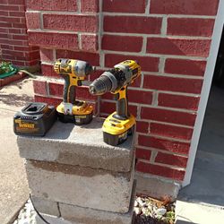 DeWalt Drill/Driver Set with Charger& Batteries 