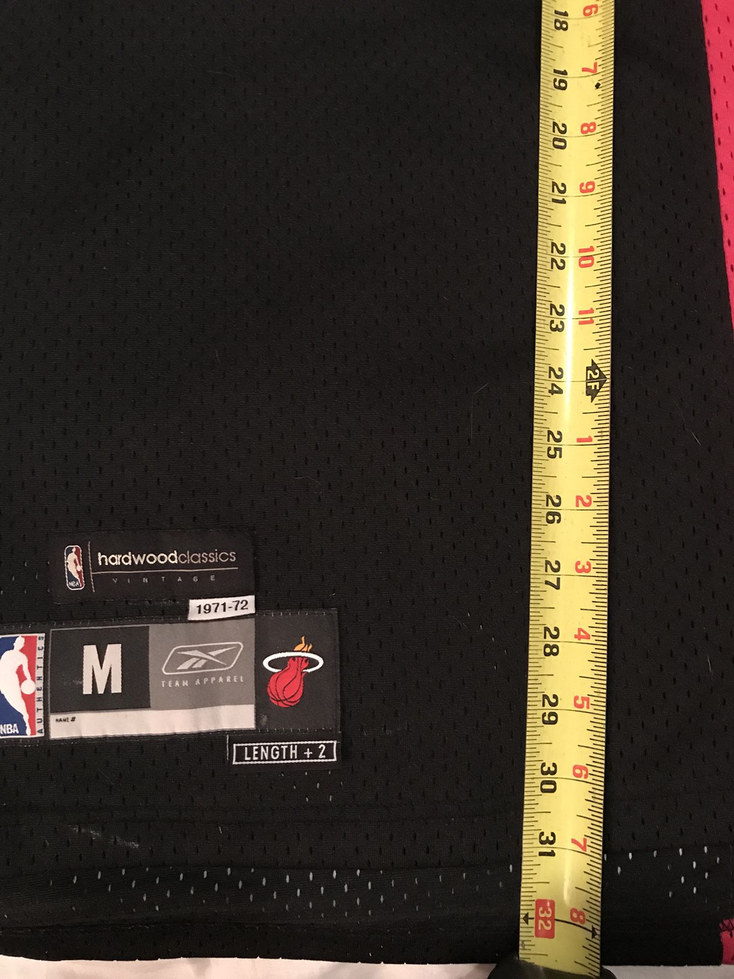 Mens Small Miami Heat Jersey for Sale in Hialeah, FL - OfferUp
