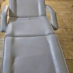 White Beauty / Tattoo Chair 
