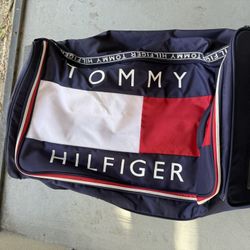 Large Tommy Hilfiger Rolling Duffel Bag – Great Condition