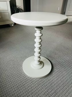 White Round Spindle Pedestal Accent Table