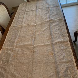 Stunning Unique Tablecloth For Holiday Gathering 