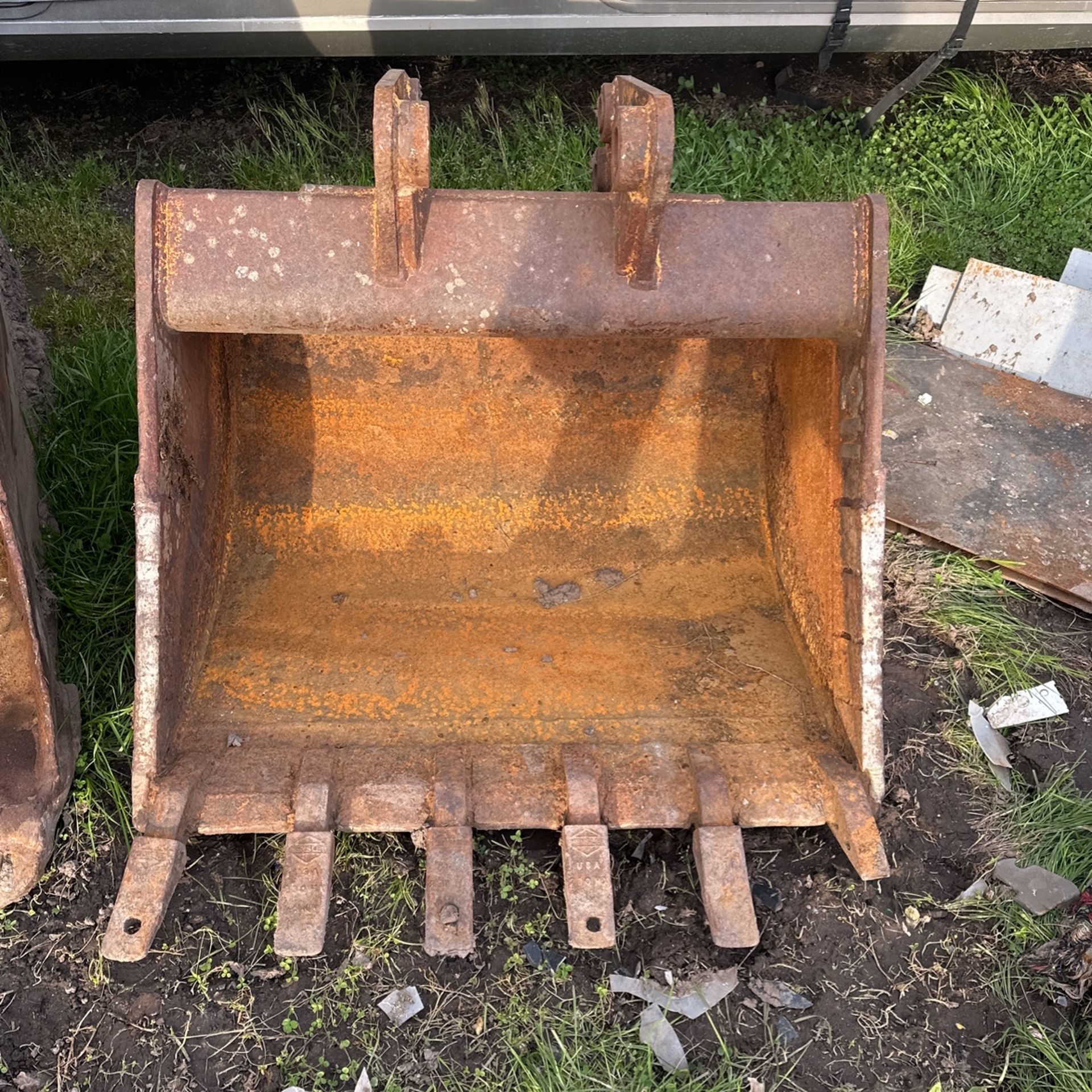 Case 580 Backhoe Bucket for Sale in Buckley, WA OfferUp