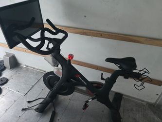 Peloton PL01 Indoor Stationary Exercise Bike