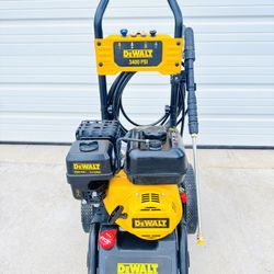 DEWALT 3400 PSI 2.5 GPM Gas Cold Water Pressure Washer with DeWalt 210 Engine (NEW) 