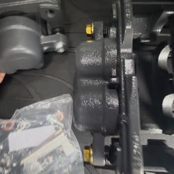 99-06 Chevy/Gmc front calipers 