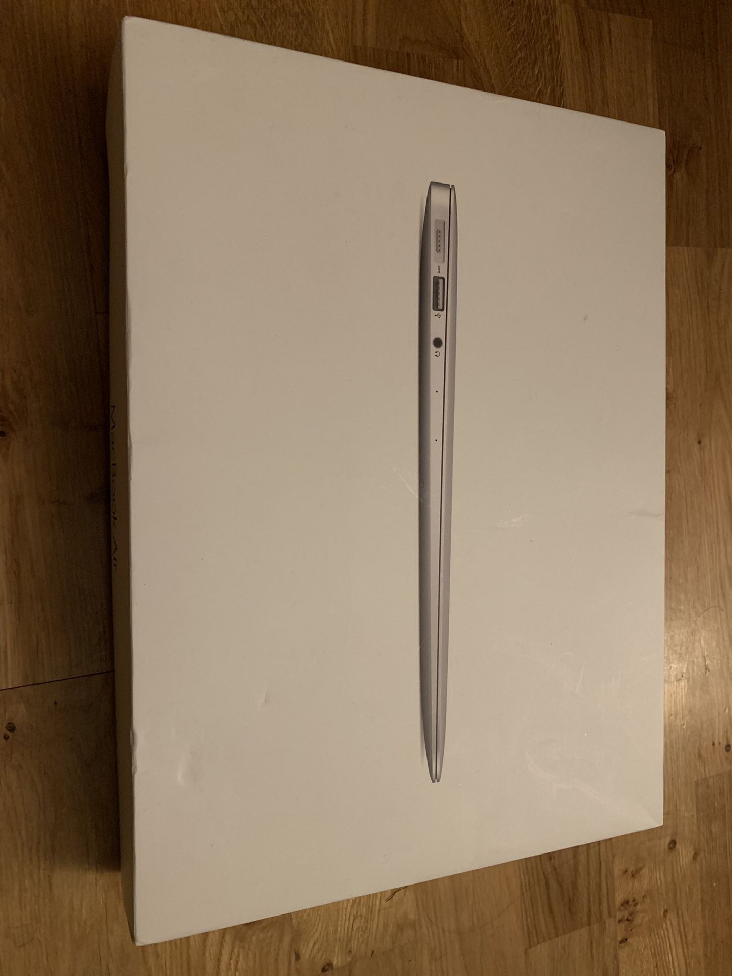 MacBook Air 13” - Core i7 2.2GHz mint condition
