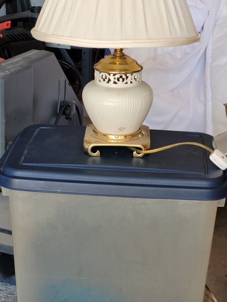 Lenox ANTIQUE Table lamp