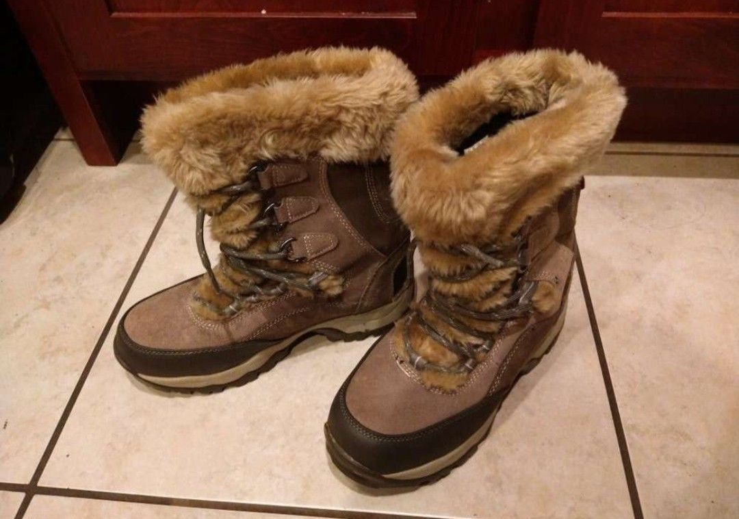 Women's  Waterproof Snow Boots Size 7 