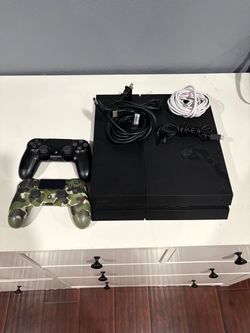 Sony PS4 Console, 400 gb – 2 Controllers + Cables
