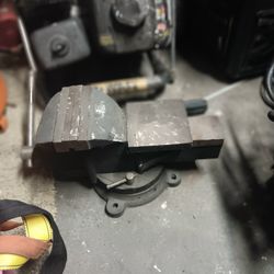 Bench vise