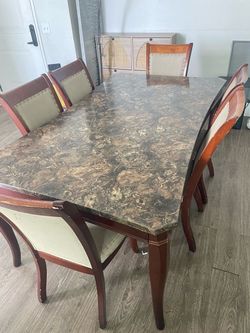 Free dining table