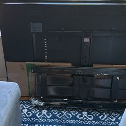 Free TV And Pivotable Mount