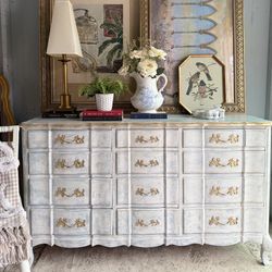 French dresser
