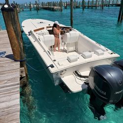 Avanti Sport Deck 33 Twin 300s Yamaha Fourstrokes 360 Hours 
