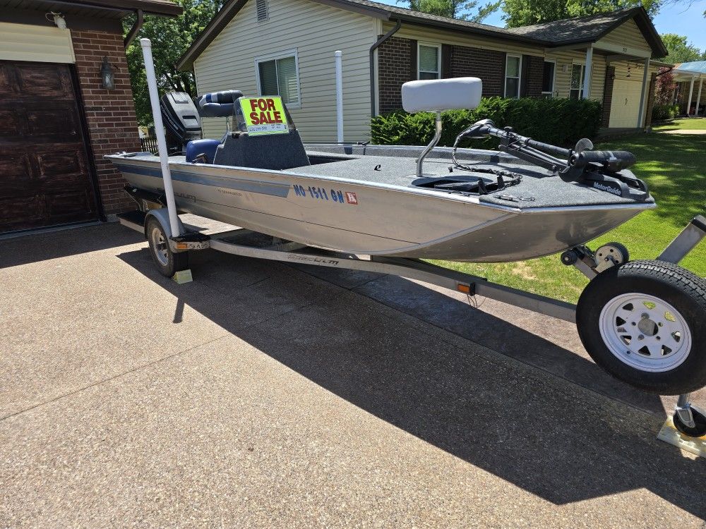 1994 Spectrum 17 dominator