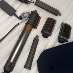 Dyson Airwrap multi-styler gift box set - Like New