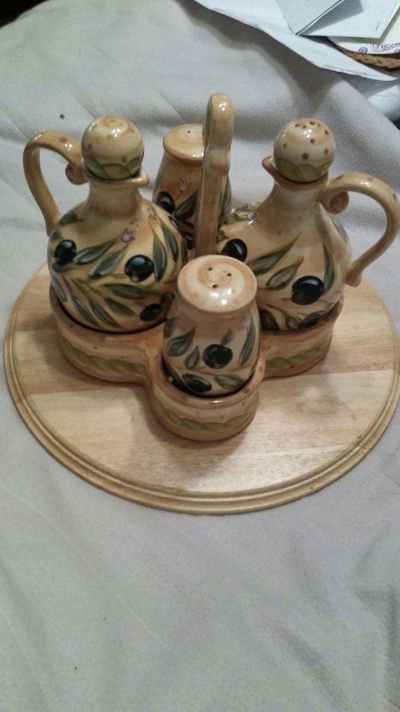 Table Piece salt & pepper oil & vinager