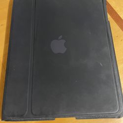 iPad 32GB Black With Case