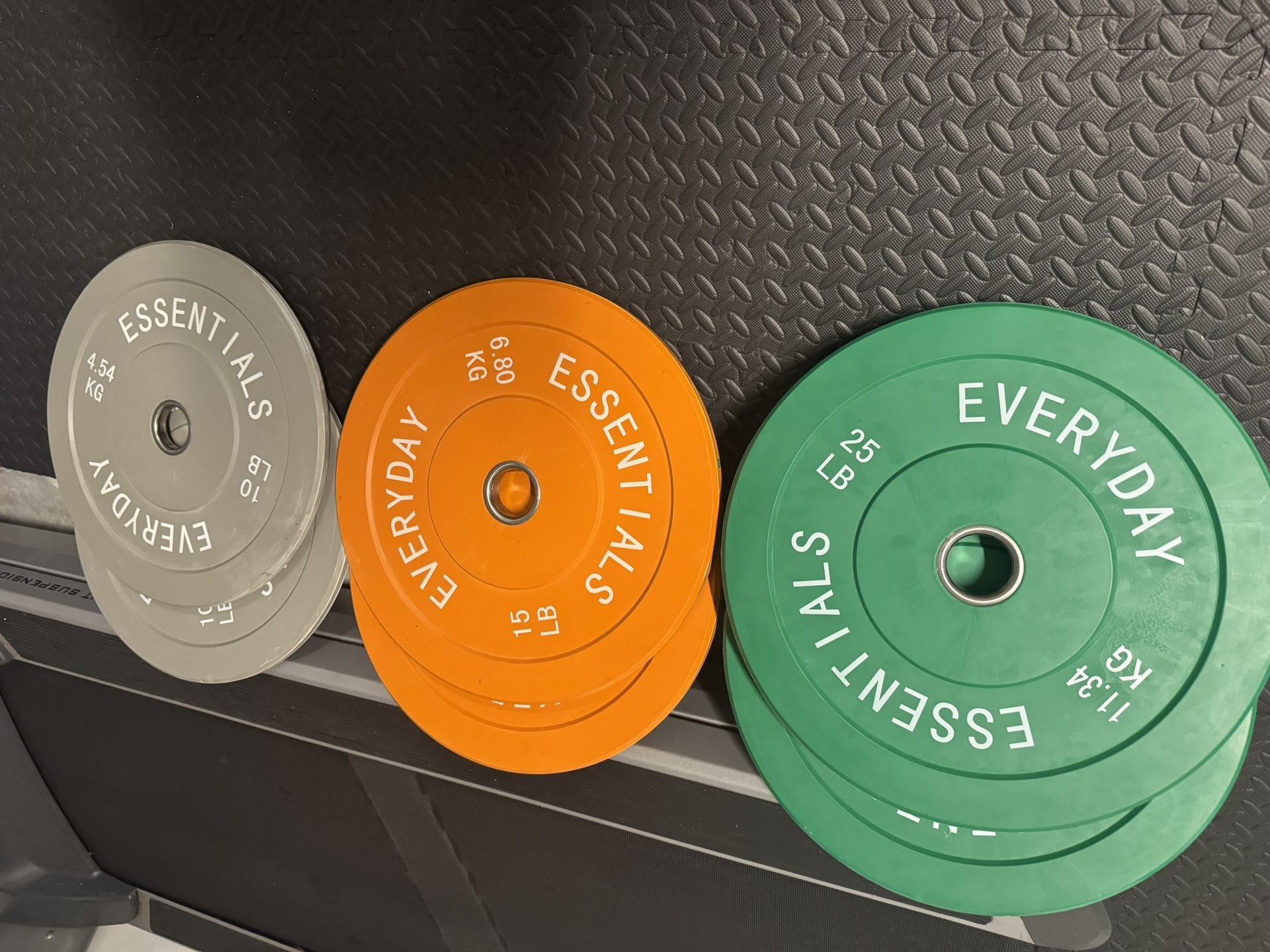 Bumper Plate with Steel Hub, 100 lb Set Color