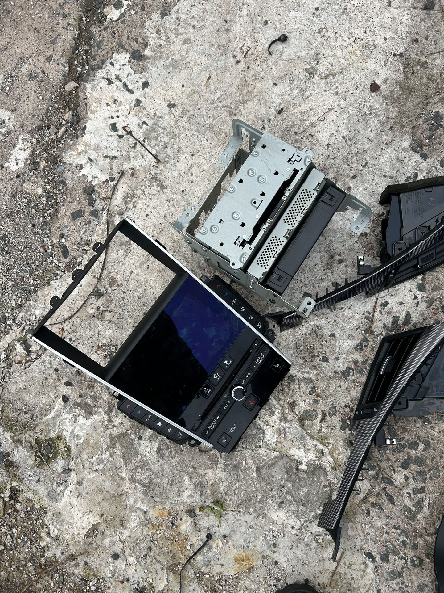 14-22 INFINITI Q50 RADIO & RECIEVER