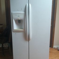 Refrigerator 