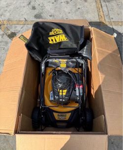 DEWALT 21 in. 150cc Briggs and Stratton 625ex Engine Rear Wheel Drive 2-in-1 Gas Self Propelled Walk