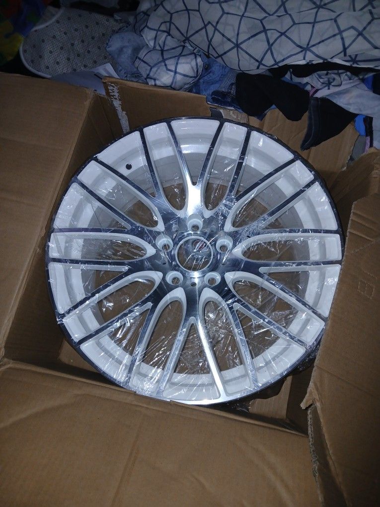 Zuki Model Size 18 White An Grey