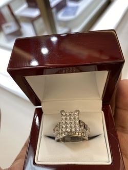 Wemsn diamond ring 2ctw diamonds