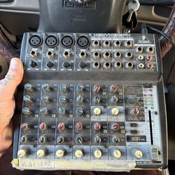 Behringer 12 line mixer