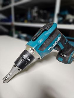 MAKITA 18V CORDLESS BRUSHLESS  DRYWALL GUN TOOL ONLY NEW