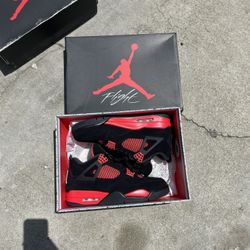 Air Jordan 4 Red Thunder 