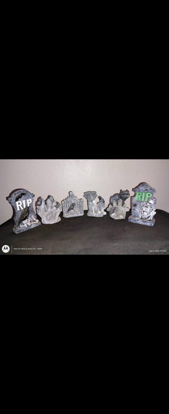 Halloween concrete/plaster statue molds Tombstones