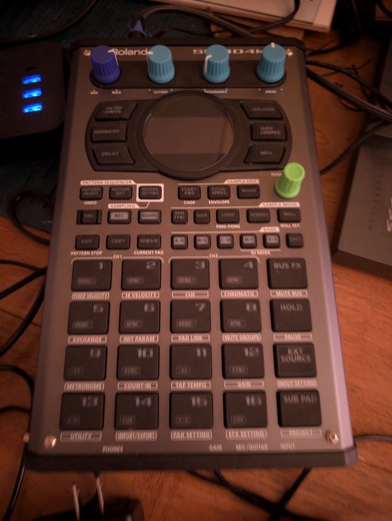 Roland SP404 Mk-II Sampler/ Effector 16 Pad