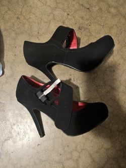 Black Heel Sz 7