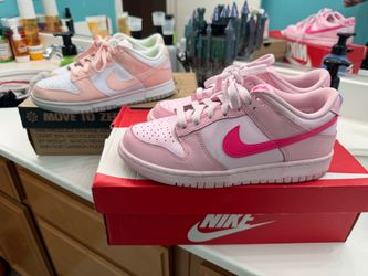Womans size 7.5 nike dunks