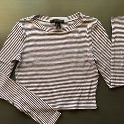 top corto de manga larga de la marca Forever 21, size XS