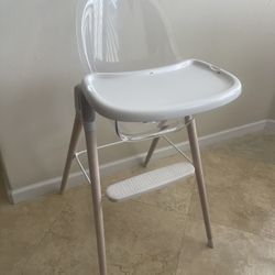 High Chair - LIKE NEW 