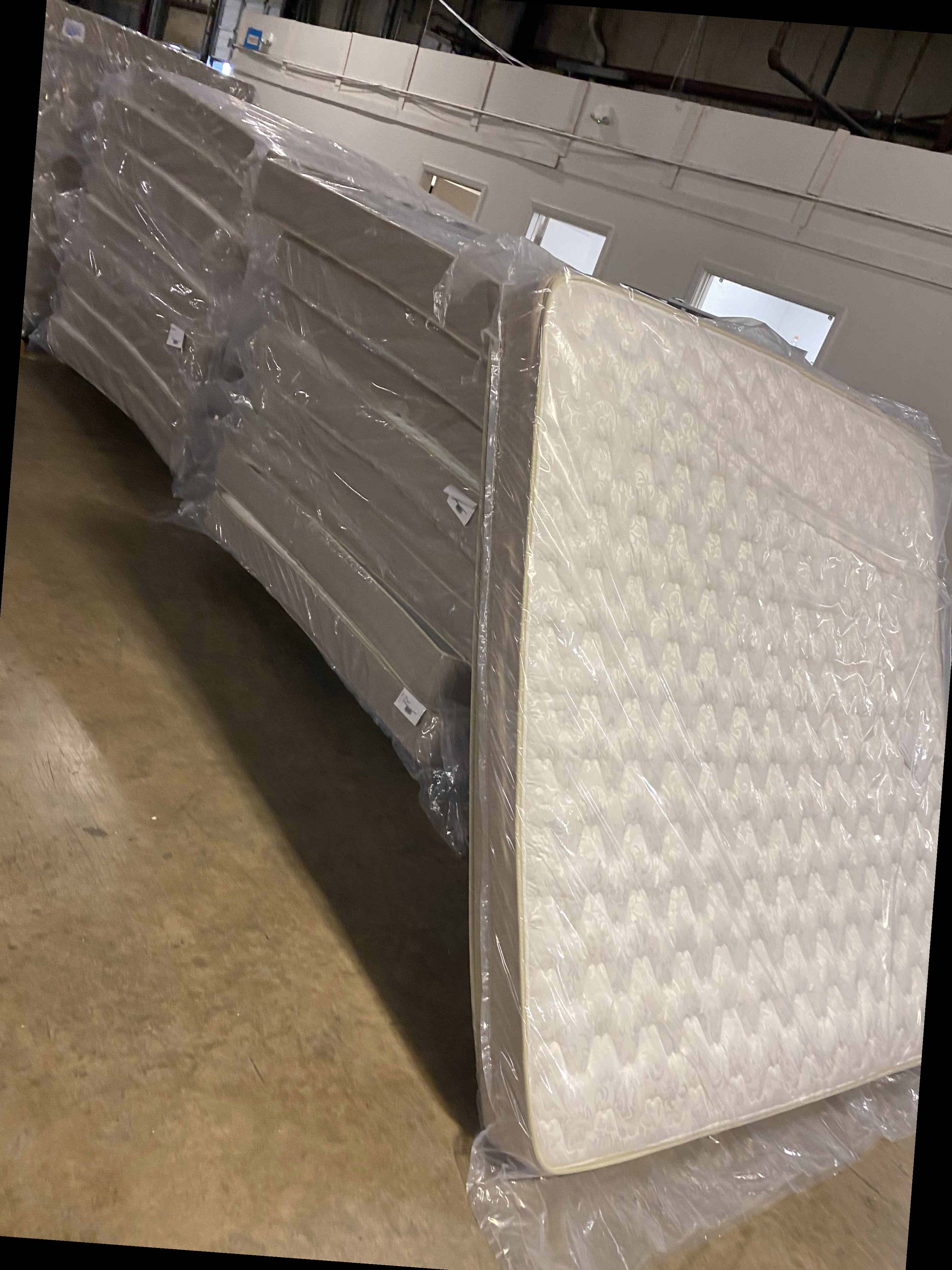 Mattress brand new ! Queen and king sizes ! Only 348$ XG O