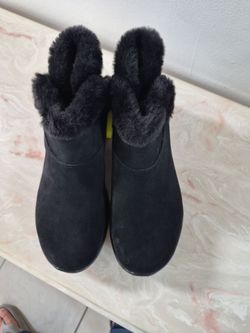 Women’s Black Faux Fur Slip-On Winter Shoes with Cushioning
