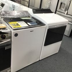 New Scratch And Dent Whirlpool Washer And Dryer Set. 1 year Warranty 