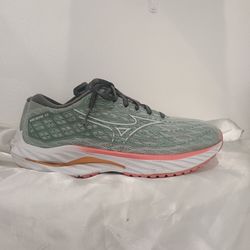 Mizuno Wave 20 Athletic Shoes.  Size 8 Women's.  Good condition