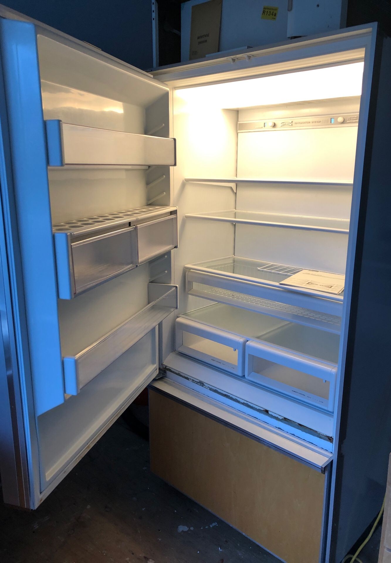 SubZero 550 Refrigerator/freezer for Sale in Redmond, WA OfferUp