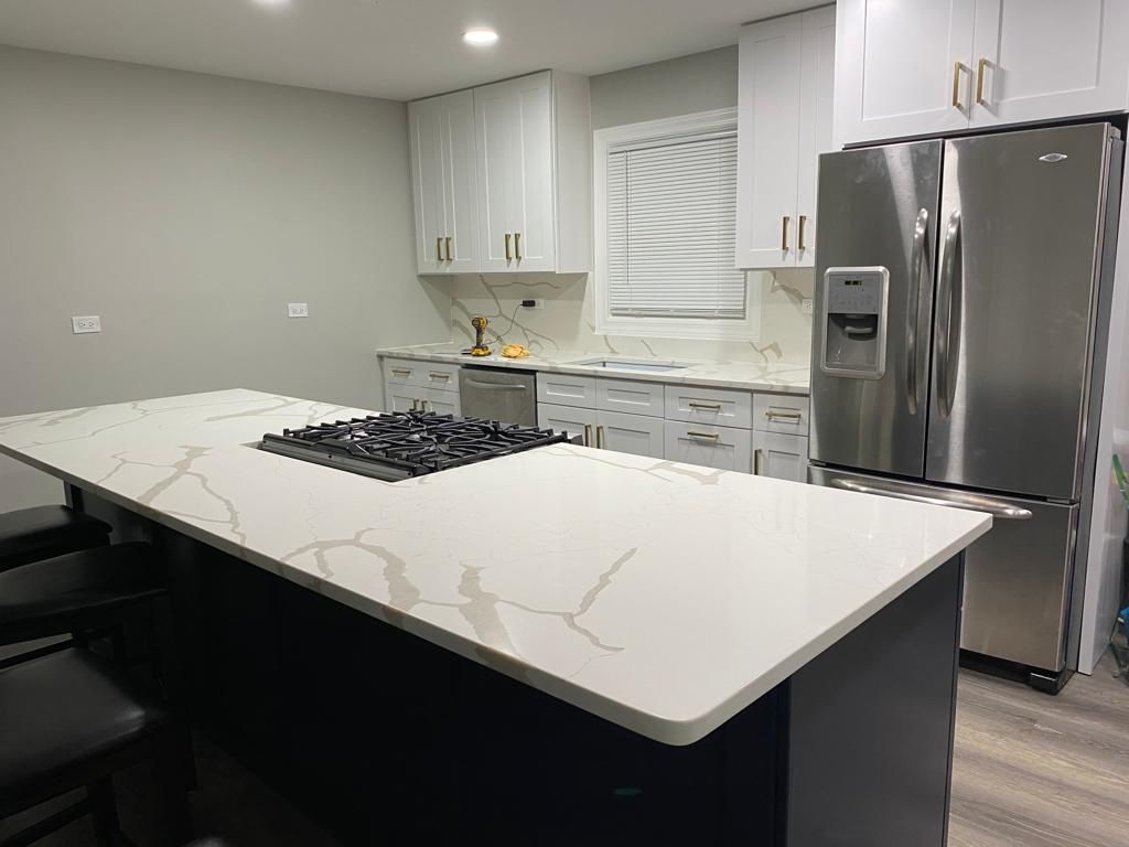 Kitchen Cabinets And Quartz countertops