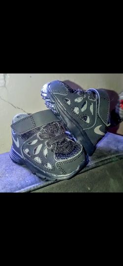 Nike black and gray size:2c fashion run 2