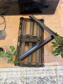 Adjustable TV Mount