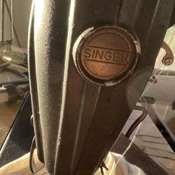 Maquina De Coser.     Sewing machine