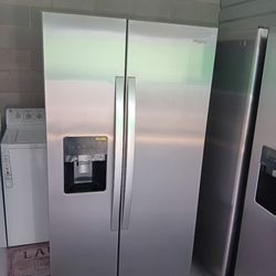 Beautiful Whirlpool Stainless Steel Refrigerator! Used 1 Month Only