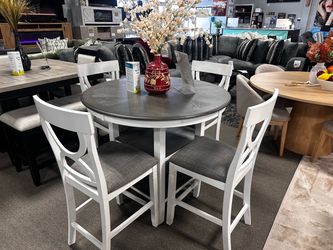 Stunning dining table set! 🚨📦 Easy Financing!